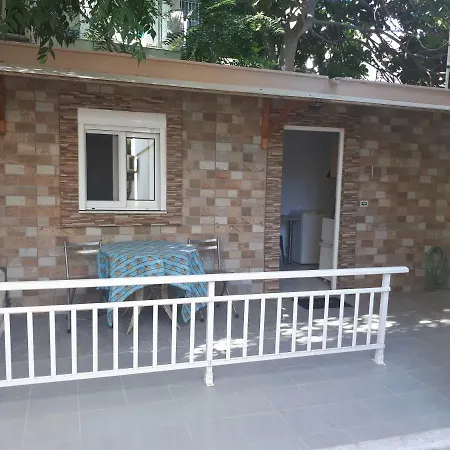 Vivian's Small House Apartman Rhodes City