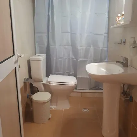 Vivian's Small House Apartman