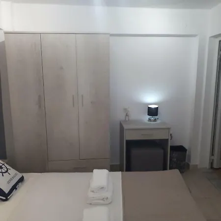 Apartament Vivian's Small House *