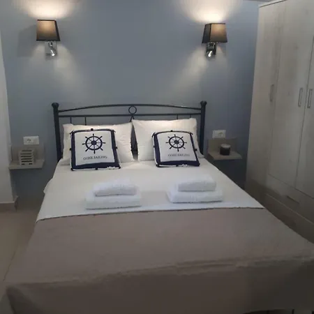 Vivian's Small House Апартаменты *