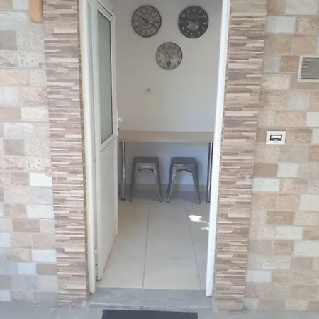 Vivian's Small House