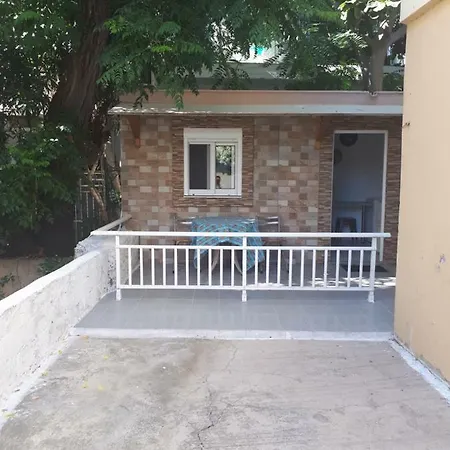 Vivian's Small House Апартаменты