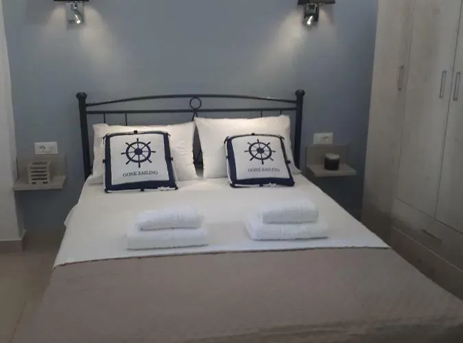 Vivian's Small House Апартаменты *