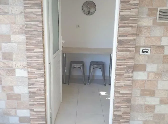 Vivian's Small House