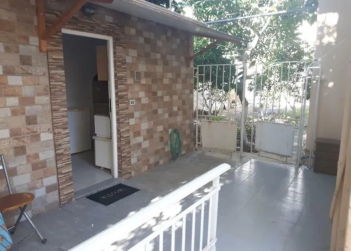 Vivian's Small House *