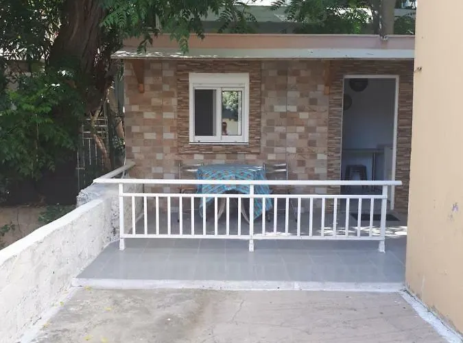 Vivian's Small House Апартаменты